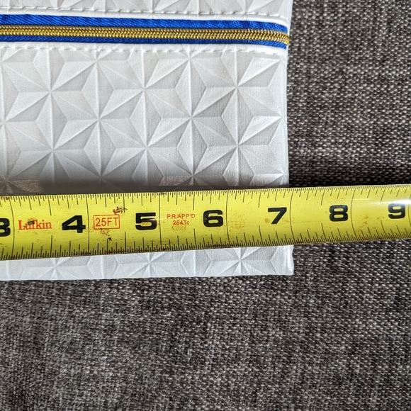 Free With Purchase - Picture 2 of 5